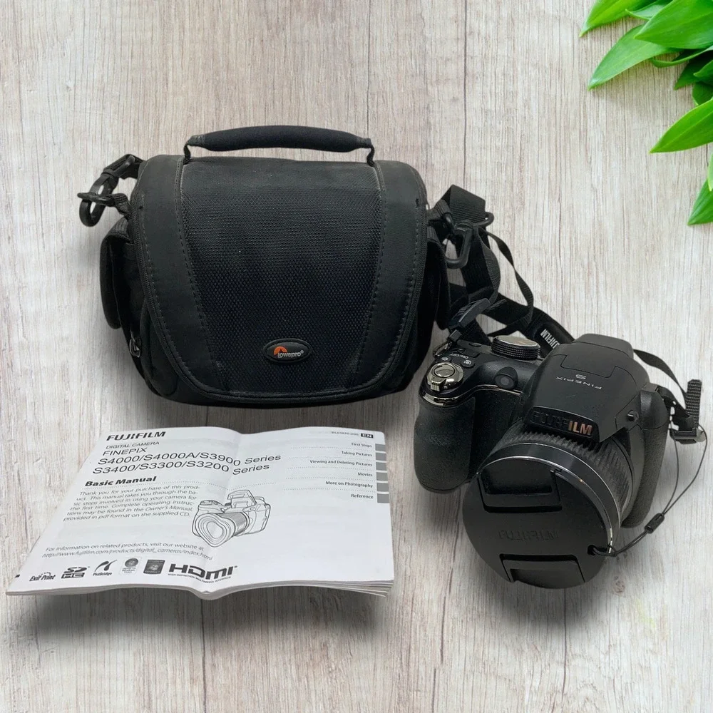Fujifilm FinePix S3300 14MP Digital Camera 26x Zoom Case Manual Tested Works